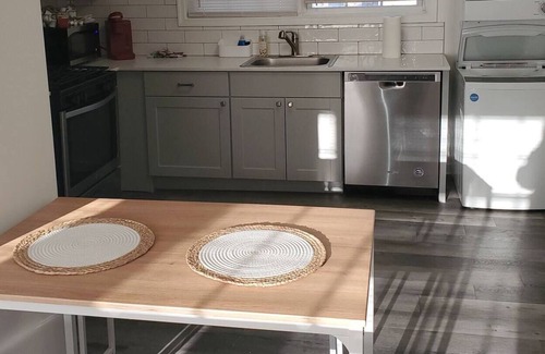 Richmond Apartment | Cozy 2-bedroom rental unit w/free parking