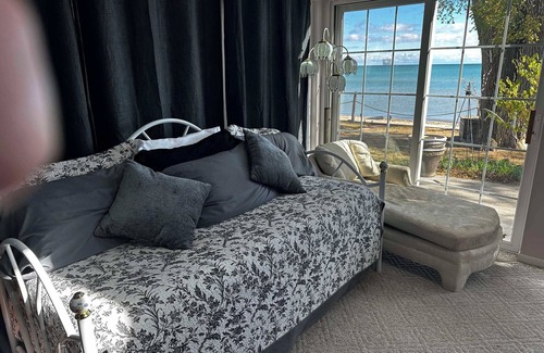 Tawas City Resort | Cozy 2-bedroom resort in Tawas City, MI on lake Huron with private deck/beach