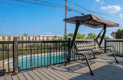 Laval House | "Cozy 2-Bedroom Retreat – Perfect for Families or Small Groups of 5