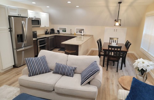 Heiskell Cottage | Cozy 2-bedroom rural coach house convenient to I-75 and the Knoxville area.