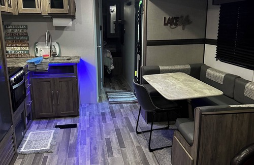 Nancy House | Cozy 2-bedroom RV 1.5 miles from Wolf Creek Marina, Lake Cumberland KY
