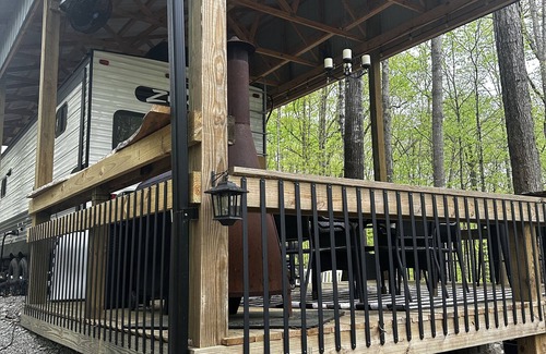Nancy House | Cozy 2-bedroom RV 1.5 miles from Wolf Creek Marina, Lake Cumberland KY