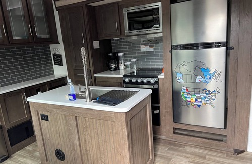 Corinth House | Cozy 2-bedroom RV 10 miles south of The Ark Encounter