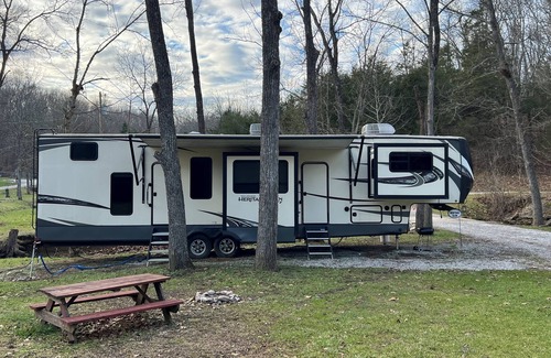Corinth House | Cozy 2-bedroom RV 10 miles south of The Ark Encounter