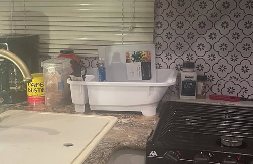 East County Civic Group House | Cozy 2-bedroom RV in excellent Valrico/Tampa with WiFi, AC, Heat, Hot water