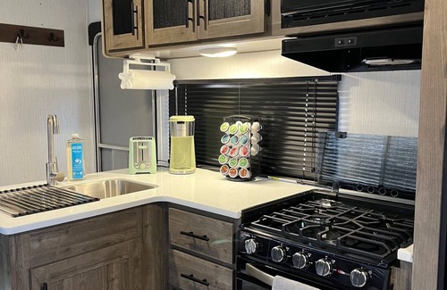 Polvadera House | Cozy 2-bedroom RV in peaceful San Acacia! StarLink Internet