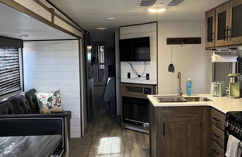Polvadera House | Cozy 2-bedroom RV in peaceful San Acacia! StarLink Internet