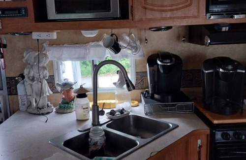 Orange House | Cozy 2-bedroom RV with WiFi, AC in welcoming Orange