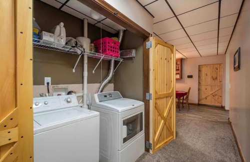 Wallingford House | Cozy 2-bedroom suite with an updated kitchen.