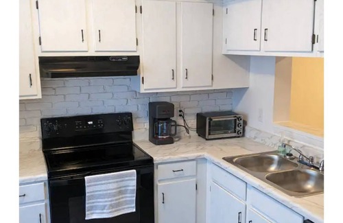 Northwest House | Cozy 2-bedroom townhouse close to the beach.