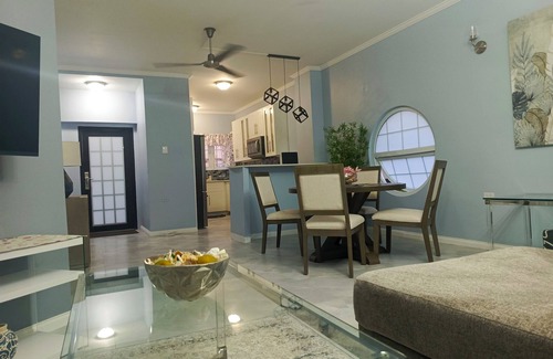 Saint James House | Cozy 2-bedroom townhome in welcoming Port of Spain with WiFi, AC