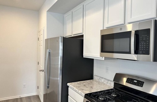 Commerce City House | Cozy 2-bedroom townhome near DEN Airport pet friendly.