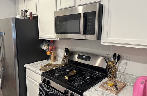 Commerce City House | Cozy 2-bedroom townhome near DEN Airport pet friendly.