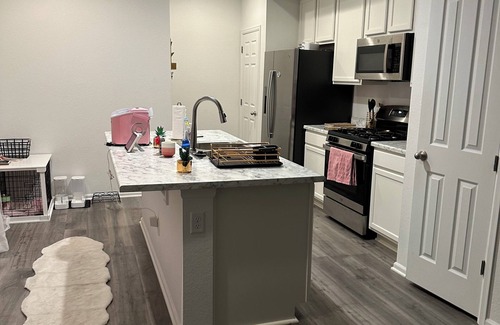 Commerce City House | Cozy 2-bedroom townhome near DEN Airport pet friendly.