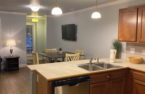 Chesterfield House | Cozy 2-bedroom townhome with WiFi, AC in charming Chesterfield