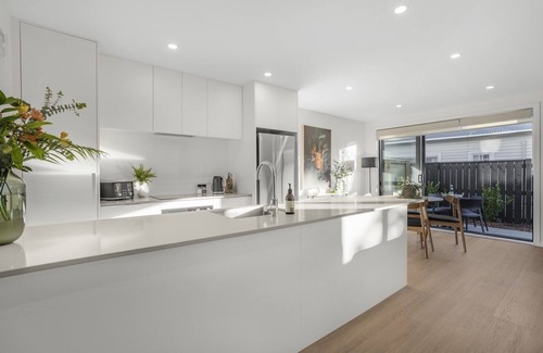 Lower Hutt House | Cozy 2 bedroom Townhouse, close to Hutt city and Hutt Hospital all amenities