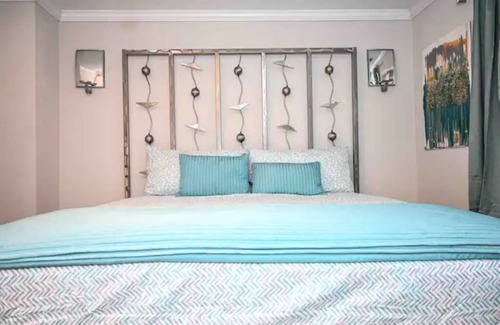Villa Heights House | COZY - 2 bedroom Townhome Getaway - Plaza Midwood