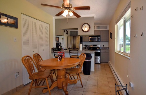 Lakewood House | Cozy 2-bedroom townhome in gorgeous Lakewood with WiFi, AC