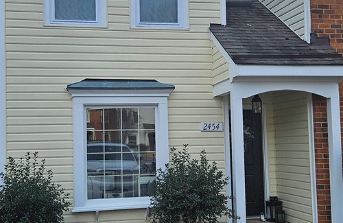 Tuckahoe House | Cozy 2-bedroom townhome in enjoyable Richmond with WiFi, AC