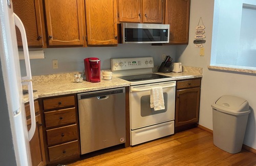 Troy House | Cozy 2-bedroom townhome in awesome Troy with WiFi, AC. Close to Colleges.