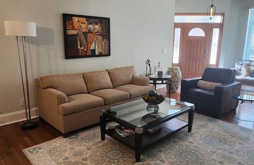 Summerhill House | Cozy 2-bedroom townhome in enjoyable Atlanta with WiFi, AC