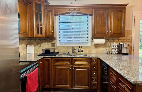 Town Center House | Cozy 2-bedroom Townhouse in Kennesaw, Centrally Located.