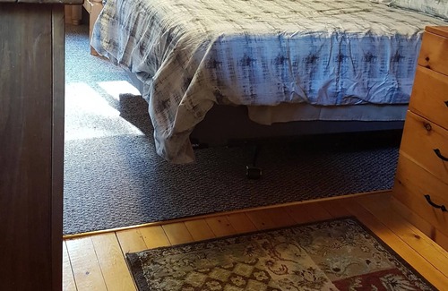 Perry Cottage | Cozy 2 bedroom traditional cottage sleeps 6, plus optional king suite loft