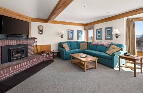 Moscow Cabin | Cozy 2-bedroom Trapp Family Resort cabin, with many amenities in Stowe, Vermont.