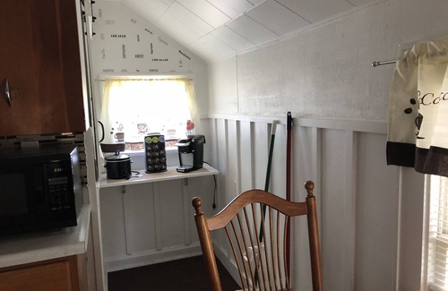 Racine Apartment | Cozy 2 bedroom upper- Racine WI