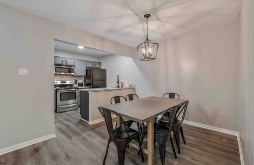 Southwood Valley Apartment | Cozy 2-bedroom apartment with WiFi, AC in central College Station