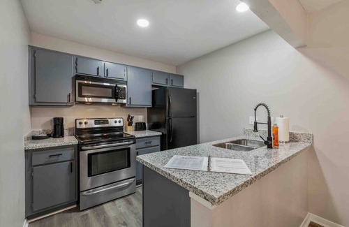 Southwood Valley Apartment | Cozy 2-bedroom apartment with WiFi, AC in central College Station
