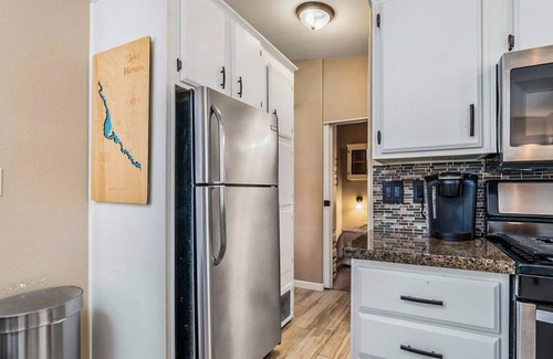 Lake Havasu City House | Cozy 2-bedroom mobile home steps from Lake Havasu water with private boat launch
