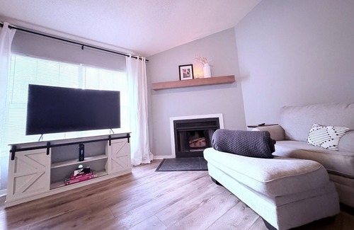 North Charleston Condo | Cozy 2-bedroom condo in lovely North Charleston with WiFi, AC, Fireplace.