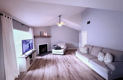 North Charleston Condo | Cozy 2-bedroom condo in lovely North Charleston with WiFi, AC, Fireplace.