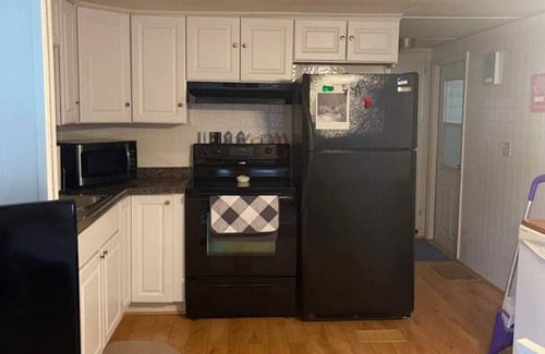 North Fort Myers House | Cozy 2-bedroom mobile home in N Fort Myers w/AC. Located in 55 and older park.