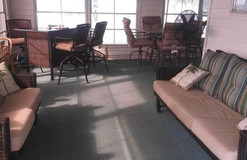 North Fort Myers House | Cozy 2-bedroom mobile home in N Fort Myers w/AC. Located in 55 and older park.