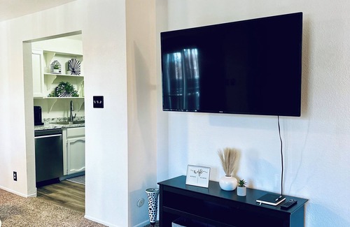 South Salt Lake Condo | Cozy 2-bedroom condo with AC, nestled in South Salt Lake City.