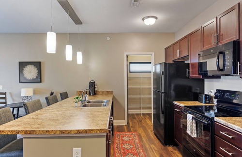 West Des Moines Apartment | Cozy 2-bedroom apartment in enjoyable West Des Moines with AC, WiFi