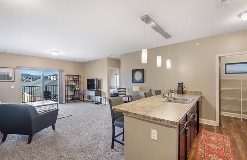 West Des Moines Apartment | Cozy 2-bedroom apartment in enjoyable West Des Moines with AC, WiFi
