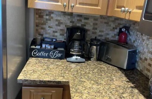 West Palm Beach Villa | Cozy 2 bedroom Lakeview Villa|King & Queen Beds