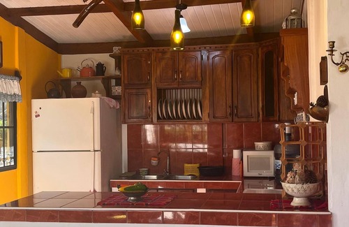 Apaneca Ski Chalet | Cozy 2-bedroom villa in quiet Apaneca with WiFi and beautiful garden, urban area