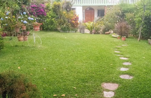 Apaneca Ski Chalet | Cozy 2-bedroom villa in quiet Apaneca with WiFi and beautiful garden, urban area