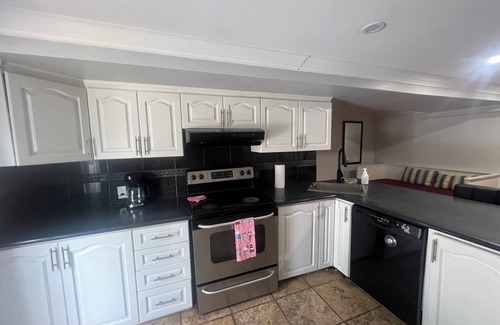Brampton Apartment | Cozy 2 bedroom walkout paradise