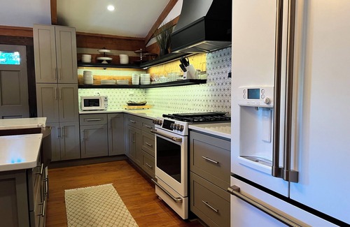 Barium Springs Cabin | Cozy 2-bedroom waterfront cabin in a quiet cove on Lake Norman