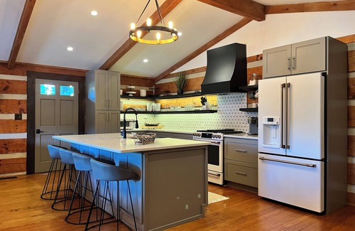 Barium Springs Cabin | Cozy 2-bedroom waterfront cabin in a quiet cove on Lake Norman