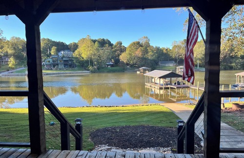 Barium Springs Cabin | Cozy 2-bedroom waterfront cabin in a quiet cove on Lake Norman
