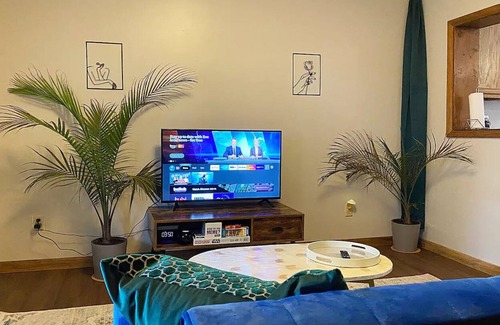 Waterford Apartment | Cozy 2 Bedroom With Modern Set Up