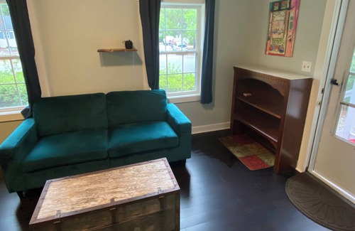 Wilmington House | Cozy 2 Bedroom with yard 7min from downtown 15min from both Beaches