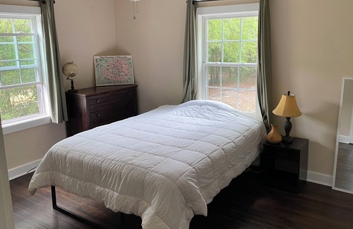 Wilmington House | Cozy 2 Bedroom with yard 7min from downtown 15min from both Beaches
