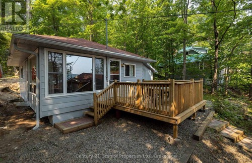 Ryerson Cottage | Cozy 2 bedroom Wood Cottage
